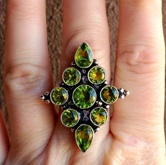 New Unique Peridot 925 Silver Statement Ring. - Picture 8 of 10